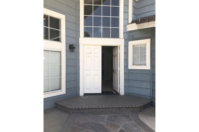 3034 Ashwood CtRiverside, CA 92503, USA