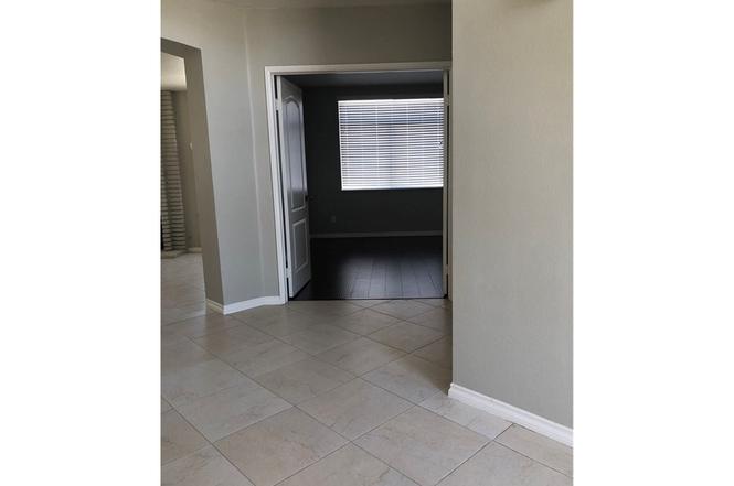 3034 Ashwood CtRiverside, CA 92503, USA