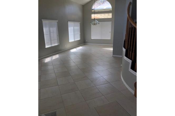 3034 Ashwood CtRiverside, CA 92503, USA